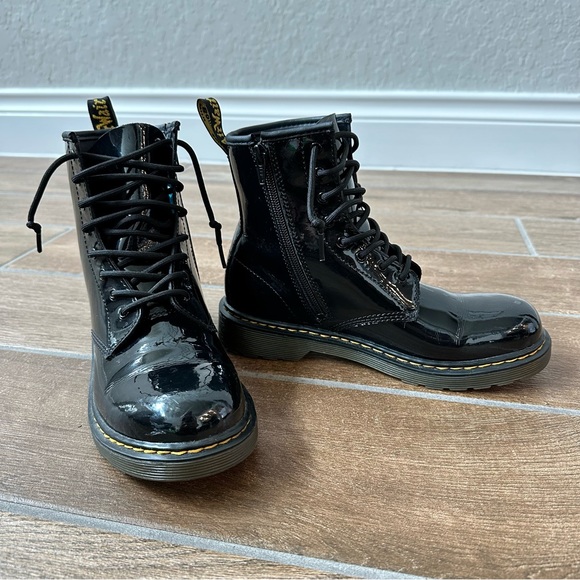 Doc Marten’s Junior 1460 Patent Leather Lace Up Boots Size 5 Black Lucido - Picture 2 of 14